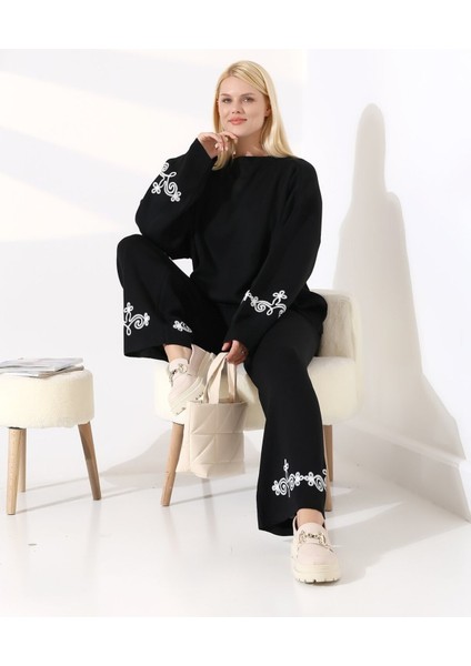 Nakış Detaylı Dokuma Triko Takım fırsatları