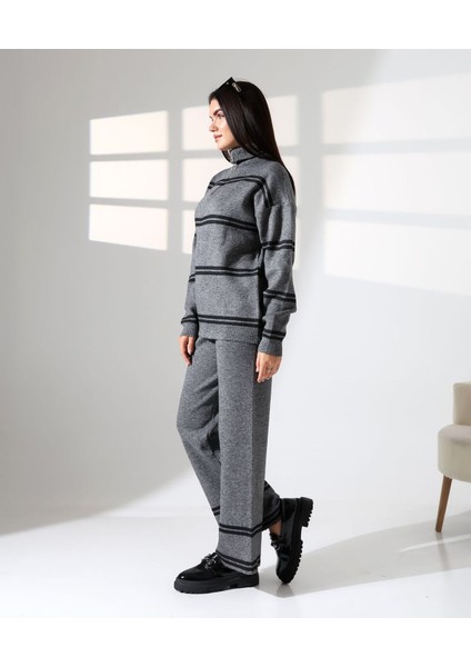 Yaka Fermuarlı Şeritli Basic Triko Takım fiyatları