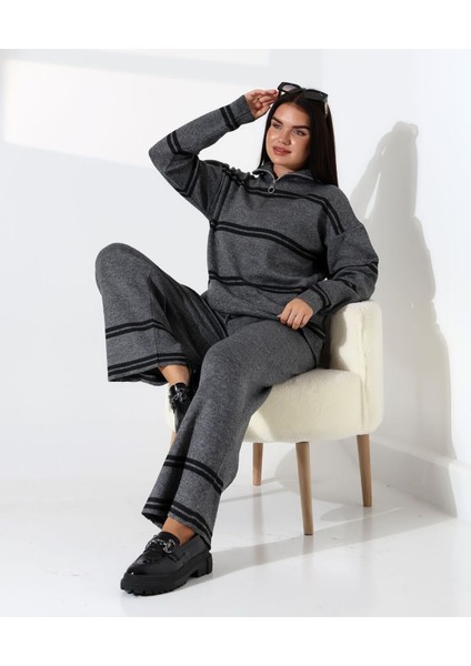 Yaka Fermuarlı Şeritli Basic Triko Takım fırsatları