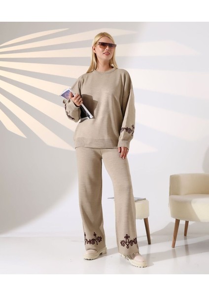 Nakış Detaylı Dokuma Triko Takım