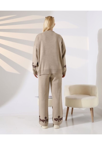 Nakış Detaylı Dokuma Triko Takım indirimleri