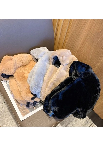 Kadın Bej Peluş Kulaklı Klipsli Bucket Bere Şapka – Yumuşak Polyester, Rahat ve Sıcak Tutma Özellikli indirimleri