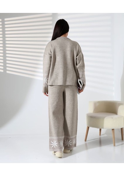 Kar Tanesi Nakışlı Kadın Triko Takım indirimleri