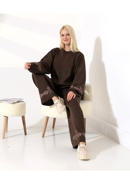 Nakış Detaylı Dokuma Triko Takım fırsatları