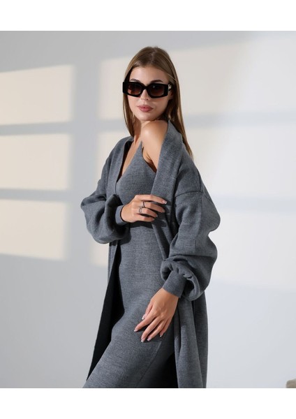 Zamansız Stil: Uzun Triko Hırka ve Elbise Ikilisi fiyatları