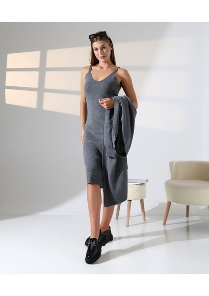 Zamansız Stil: Uzun Triko Hırka ve Elbise Ikilisi fırsatları