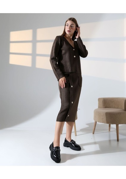 Düğme Detaylı Şık Etekli Triko Takım