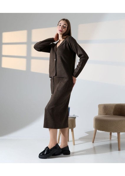 Düğme Detaylı Şık Etekli Triko Takım fiyatları