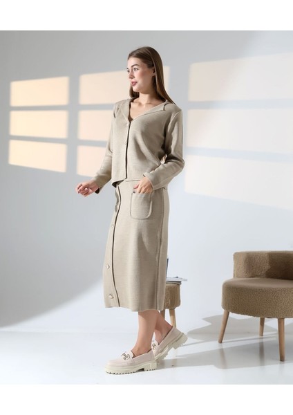Düğme Detaylı Şık Etekli Triko Takım