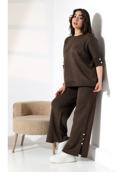 Zarif Dokunuş Düğme Detaylı Triko Takım fiyatları