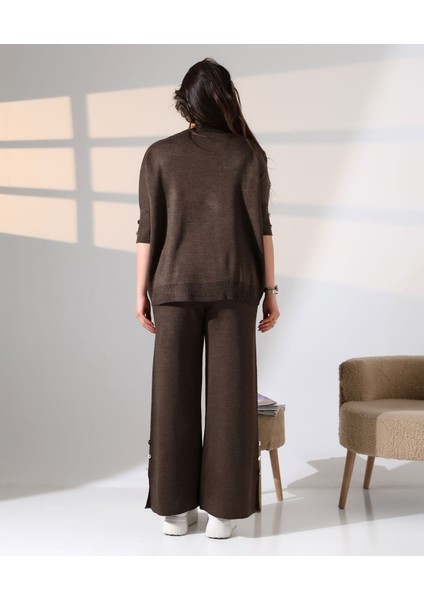 Zarif Dokunuş Düğme Detaylı Triko Takım indirimleri