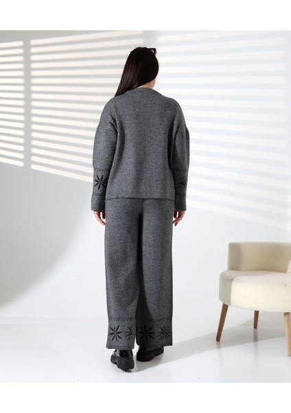 Kar Tanesi Nakışlı Kadın Triko Takım indirimleri