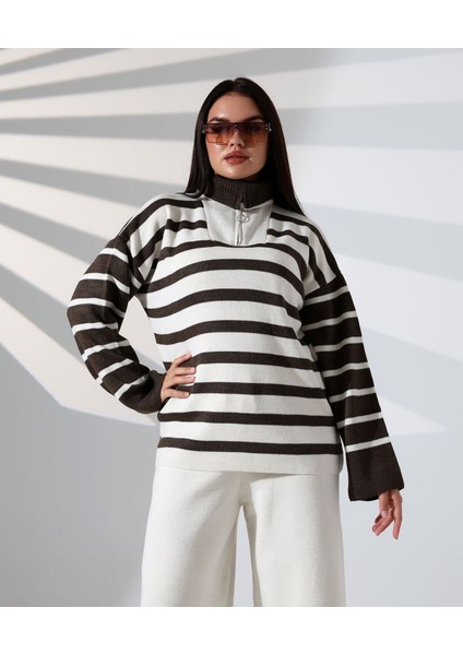 Fermuarlı Yaka Çizgili Sportif Triko Takım fırsatları