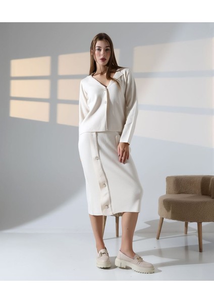 Düğme Detaylı Şık Etekli Triko Takım