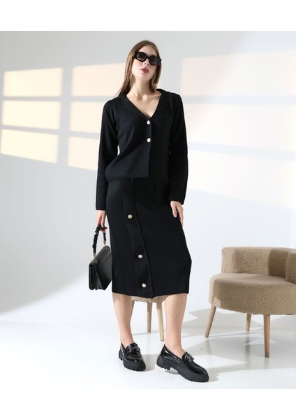 Düğme Detaylı Şık Etekli Triko Takım fiyatları