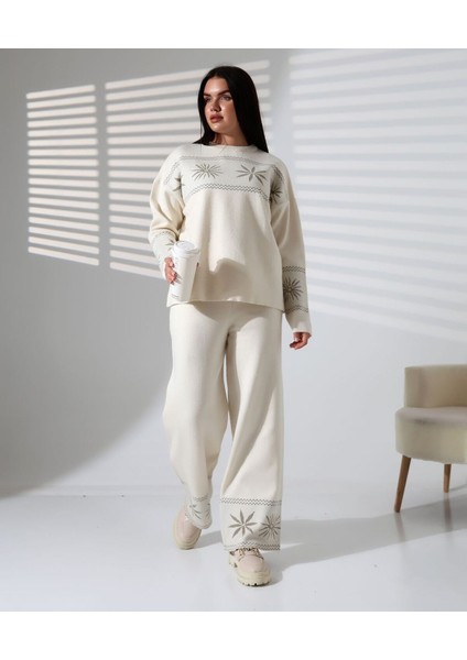 Kar Tanesi Nakışlı Kadın Triko Takım
