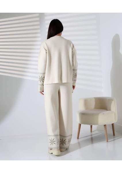 Kar Tanesi Nakışlı Kadın Triko Takım indirimleri