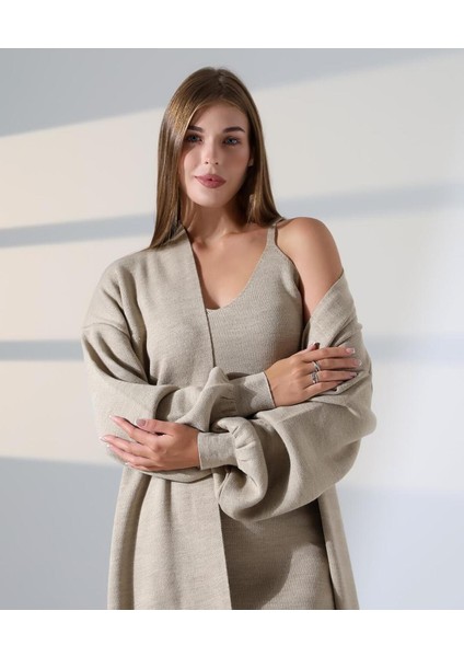 Zamansız Stil: Uzun Triko Hırka ve Elbise Ikilisi fiyatları