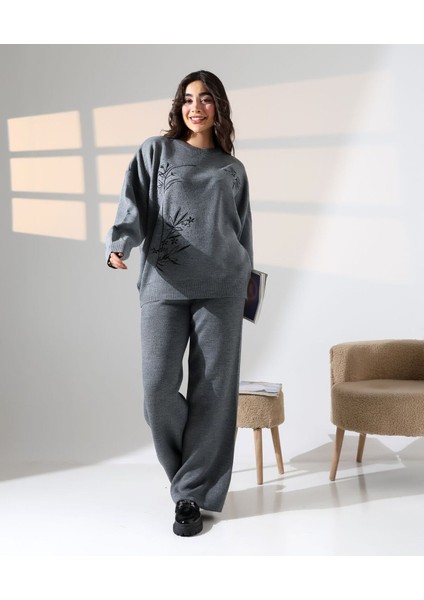 Doğanın Zarafeti Taş Işlemeli Triko Takım