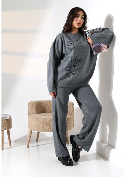 Doğanın Zarafeti Taş Işlemeli Triko Takım fiyatları