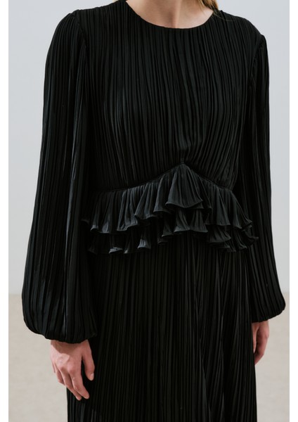 Mila Piliseli Katlı Elbise Siyah fırsatları