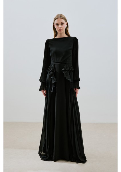 Katlı Piliseli Elbise Siyah