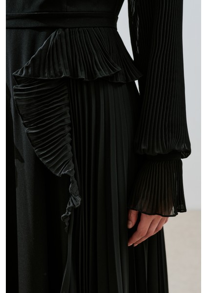 Katlı Piliseli Elbise Siyah indirimleri