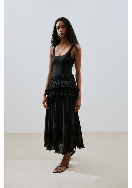 Mila Piliseli Katlı Etek Siyah fırsatları