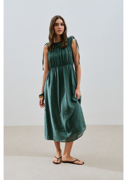 Büzgü Bağlamalı Detaylı Kolsuz Elbise Yeşil