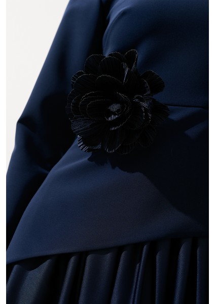 Lora Çiçek Broş Lacivert