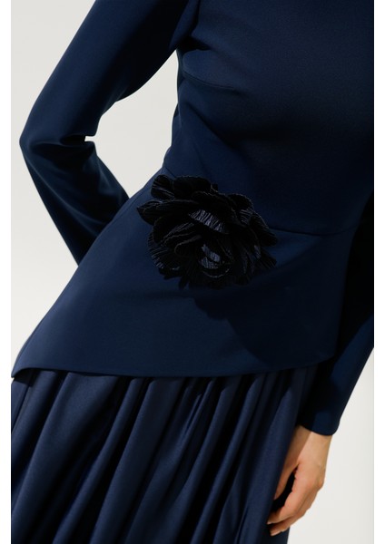 Lora Çiçek Broş Lacivert fiyatları