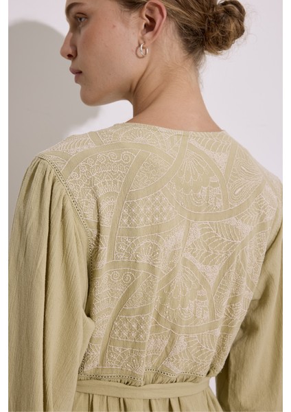 Dokulu Nakış Detaylı Elbise Soft Yeşil