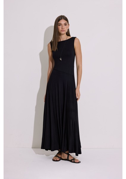 Kolsuz Dökümlü Elbise Siyah