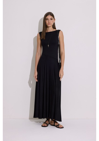 Kolsuz Dökümlü Elbise Siyah fırsatları