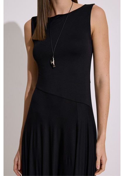 Kolsuz Dökümlü Elbise Siyah