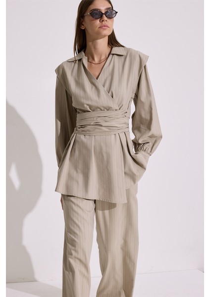 Bağlama Detaylı Kruvaze Gömlek Bej