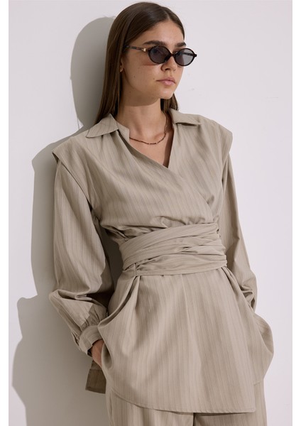 Bağlama Detaylı Kruvaze Gömlek Bej modelleri