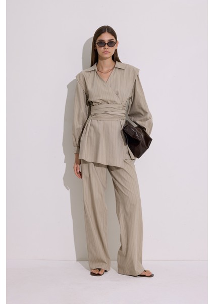 Bağlama Detaylı Kruvaze Gömlek Bej fırsatları