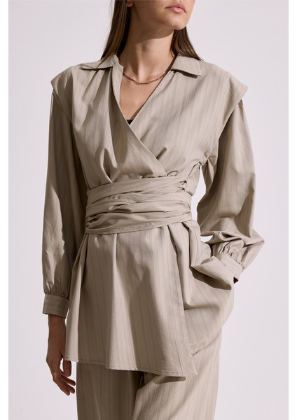 Bağlama Detaylı Kruvaze Gömlek Bej