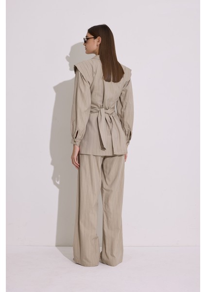 Bağlama Detaylı Kruvaze Gömlek Bej