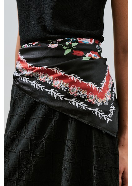 Saten Desenli Fular Lora