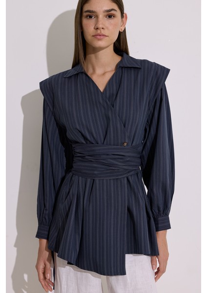 Bağlama Detaylı Kruvaze Gömlek Lacivert