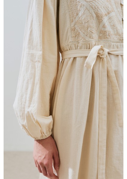 Dokulu Nakış Detaylı Elbise Natural