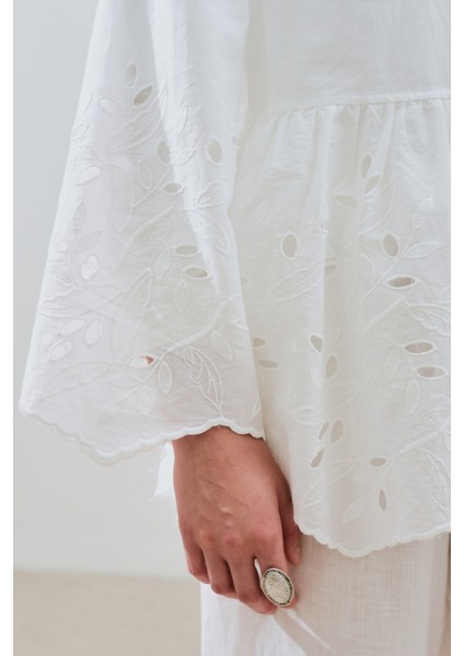 Bağlamalı Nakışlı Tunik Ekru