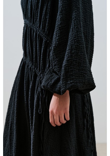 Büzgü Bağlamalı Dokulu Elbise Siyah fırsatları