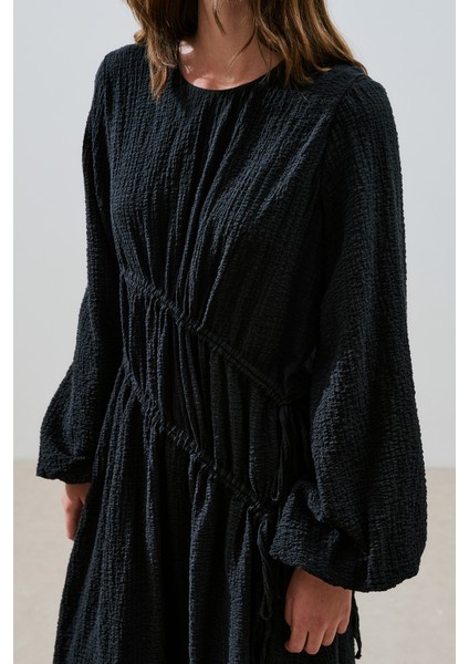 Büzgü Bağlamalı Dokulu Elbise Siyah indirimleri