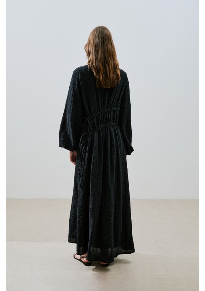 Büzgü Bağlamalı Dokulu Elbise Siyah