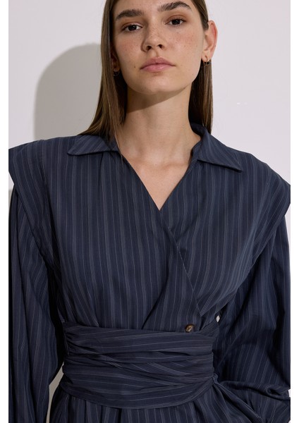Bağlama Detaylı Kruvaze Gömlek Lacivert fırsatları