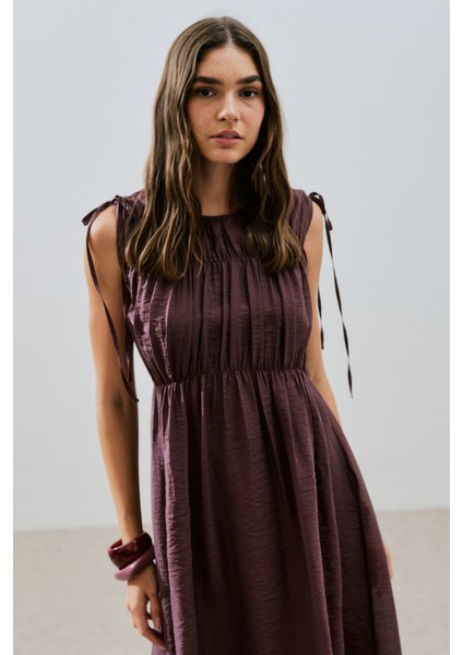 Büzgü Bağlamalı Detaylı Kolsuz Elbise Bordo modelleri