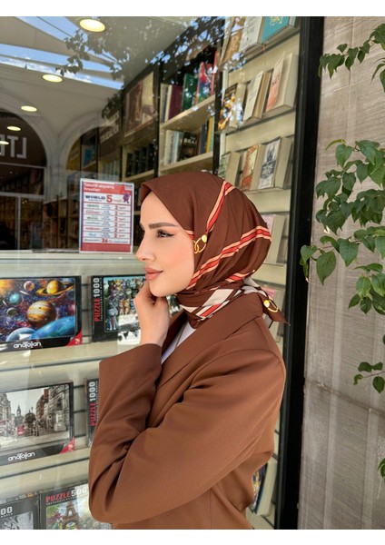 Madalyon Desenli Eşarp